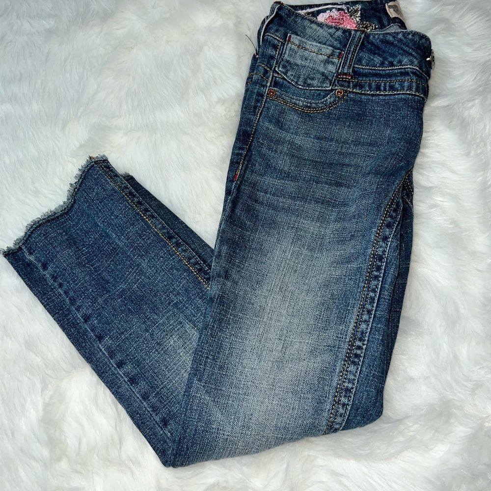 NWOT Freestyle Revolution frayed capri skinny jean in size 3 Junior, 1/2 women